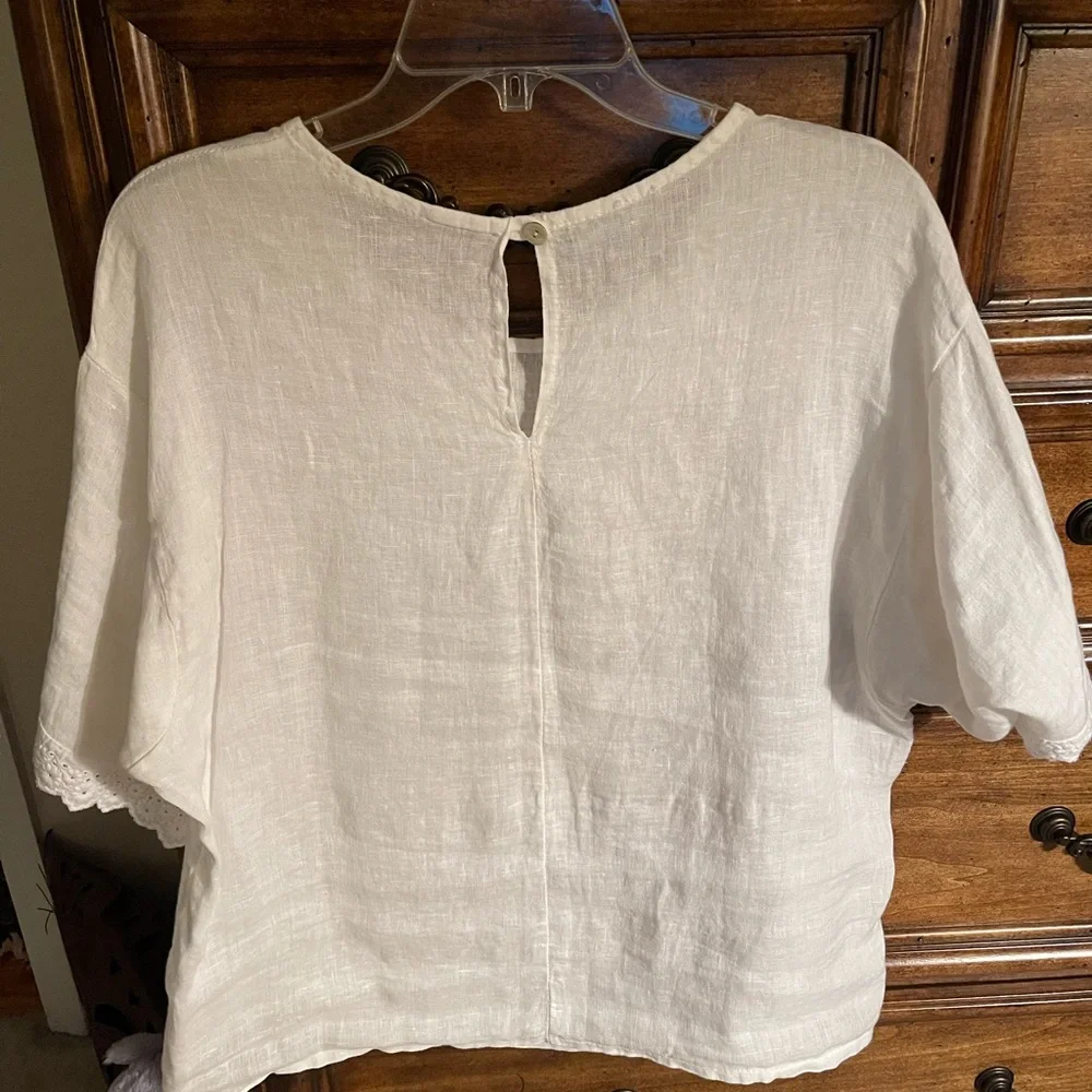 SAGA White Linen Top with Eyelet Tipped Sleeves - Picture 2 of 2